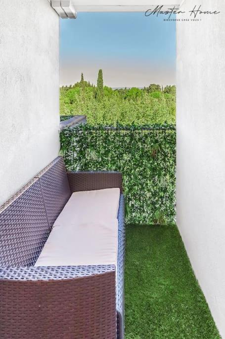 Gout De Luxe A Narbonne T3 Climatise, Spa, Parking Bagian luar foto